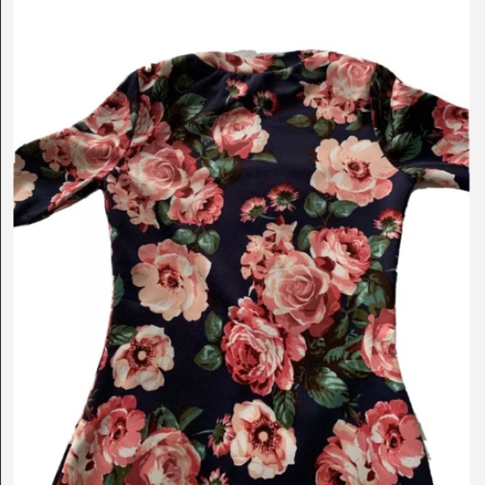 Pencil dress with rose petals